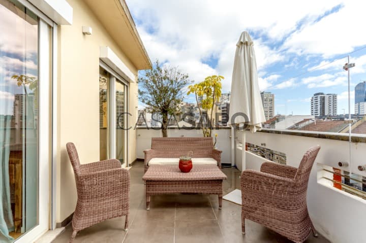 Apartment 3 Bedrooms Amoreiras (Santa Isabel), Campo de Ourique, Lisboa