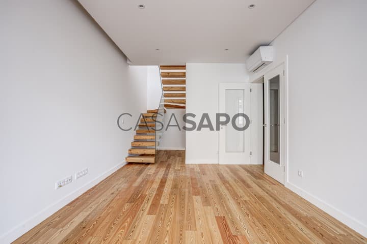Apartment 2 Bedrooms Duplex Praça do Chile (São Jorge de Arroios), Arroios, Lisboa